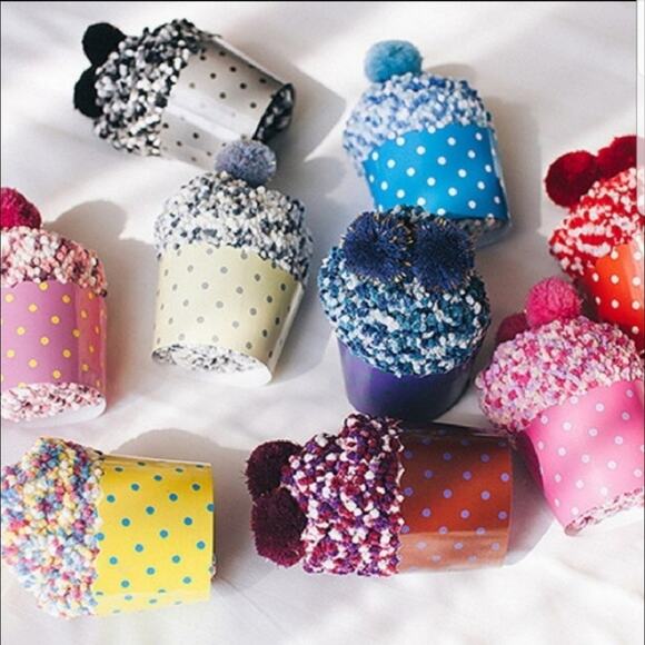 Gray stuff pompom cupcake socks one size gift box - Picture 3 of 4